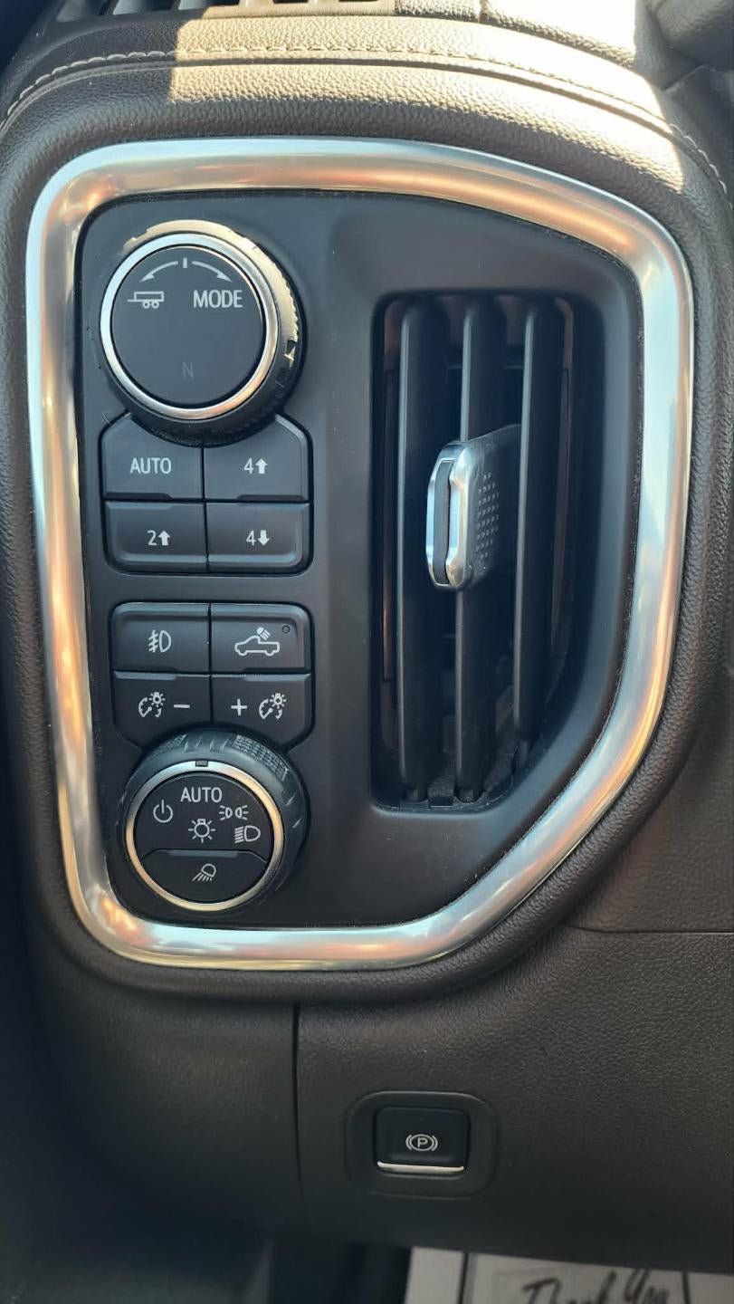 Used 2020 Chevrolet Silverado 1500 LTZ w/ LTZ Premium Package AWD/4WD image 14
