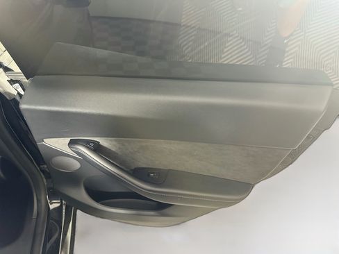 Used 2022 Tesla Model Y Performance AWD/4WD image 29