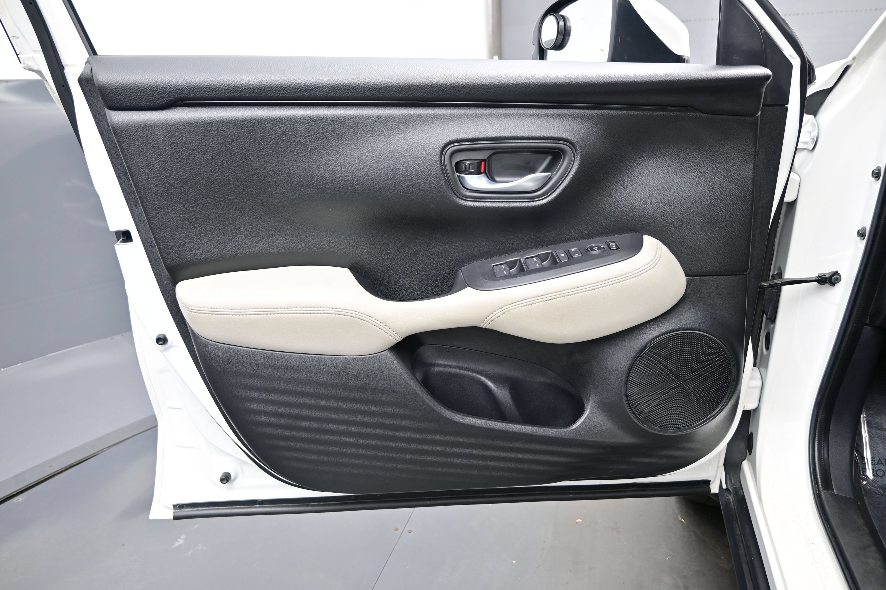 Used 2024 Honda HR-V LX image 9