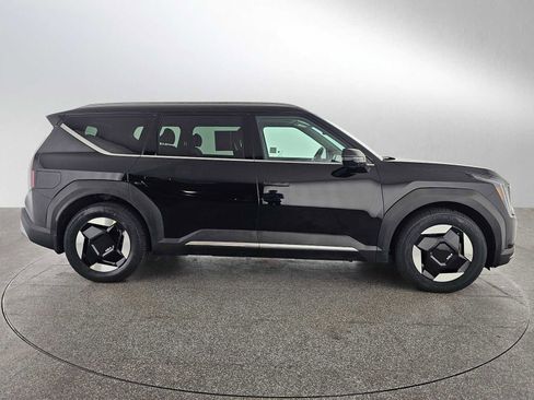 Used 2024 Kia EV9 Wind image 2