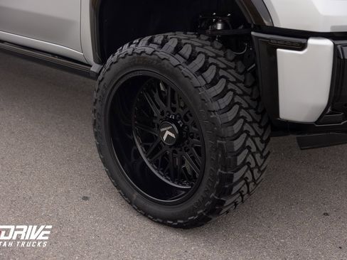 Used 2025 GMC Sierra 3500 Denali Ultimate image 10