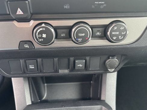 Used 2022 Toyota Tacoma SR image 14