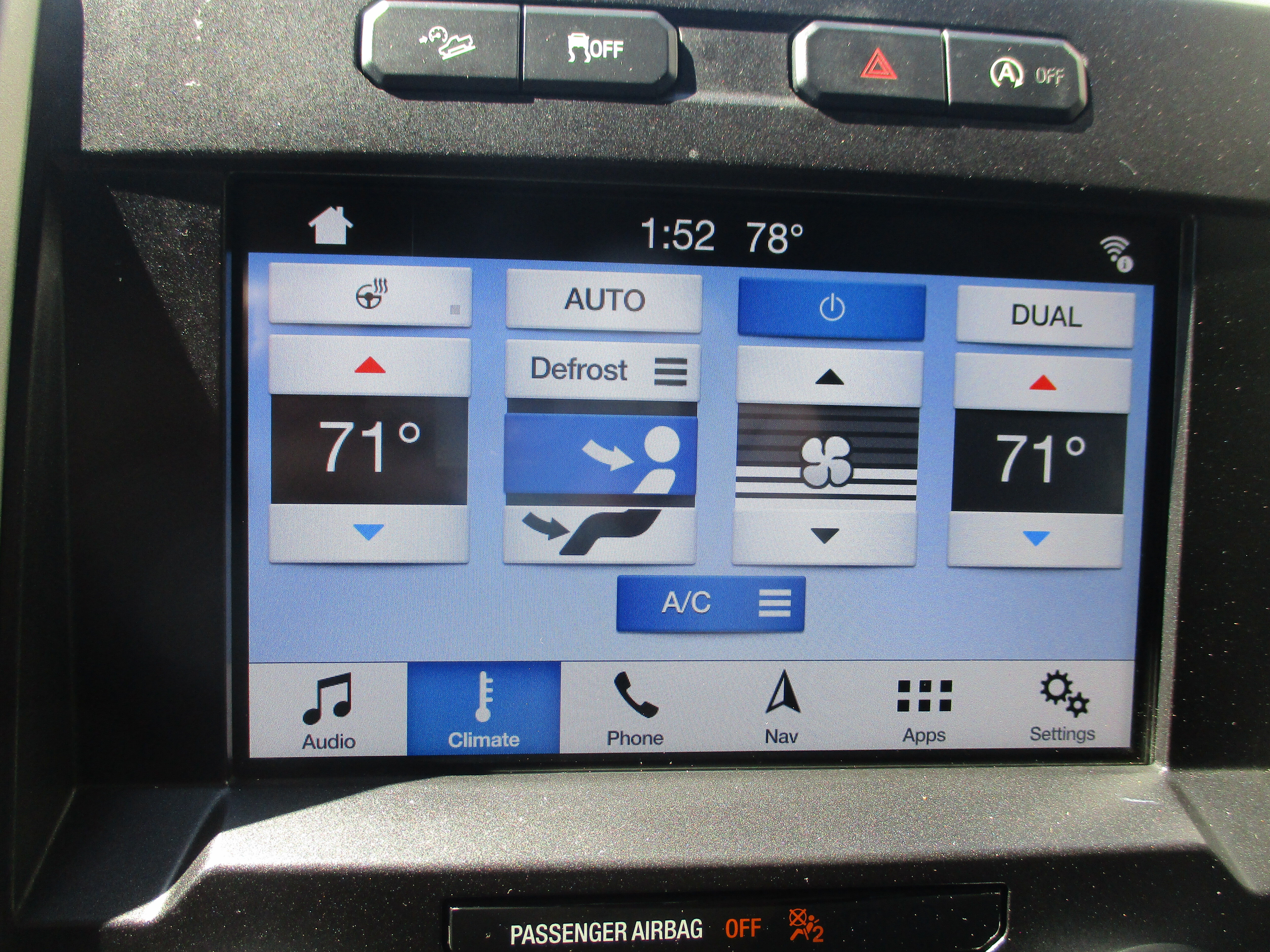 Used 2018 Ford F150 Lariat w/ Equipment Group 502A Luxury AWD/4WD image 21