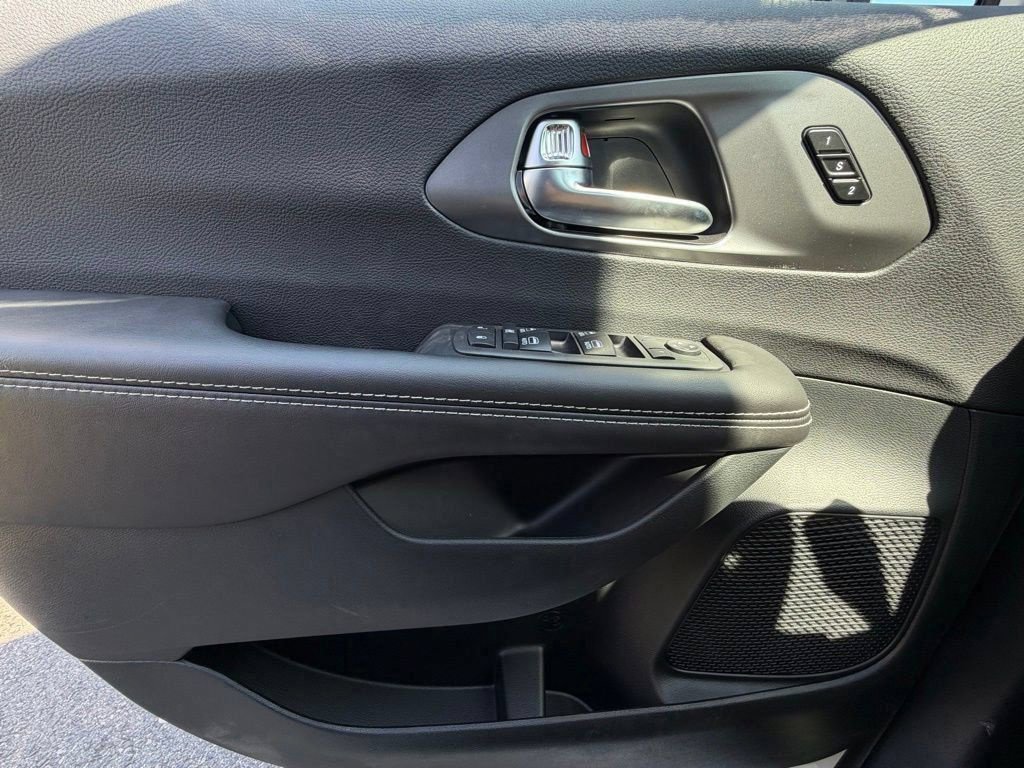 New 2026 Chrysler Pacifica Select FWD image 27