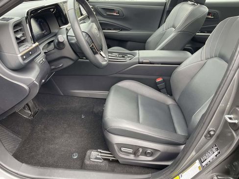 Used 2024 Toyota Crown Limited image 18