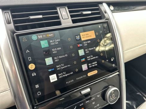 Used 2025 Land Rover Discovery S image 12