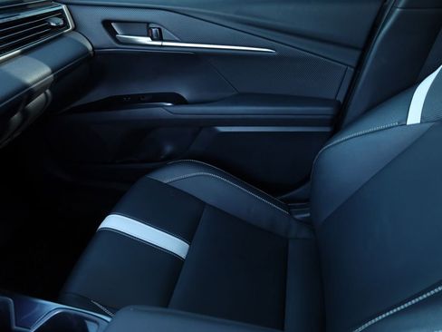 Used 2025 Toyota Camry SE image 11