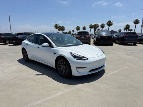 Used 2023 Tesla Model 3 Standard Range RWD image 4