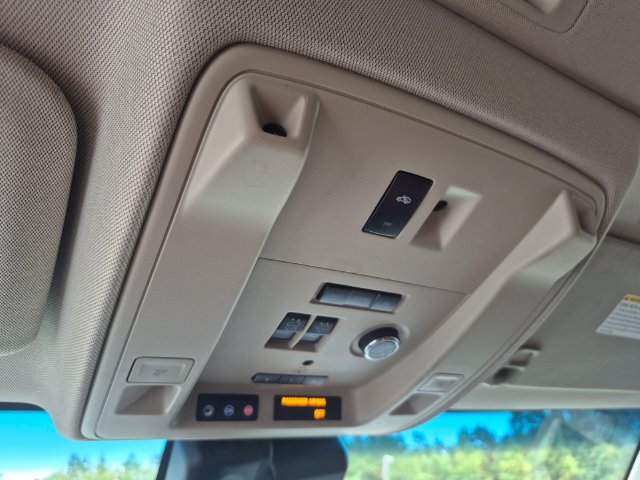 Used 2018 Cadillac Escalade Premium Luxury AWD/4WD image 31