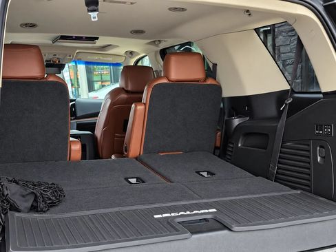 Used 2019 Cadillac Escalade Luxury AWD/4WD image 45