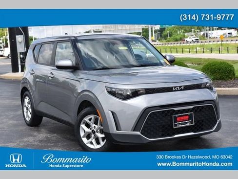 Used 2024 Kia Soul LX w/ Option Group 015 FWD image 1