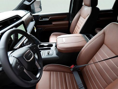 New 2026 GMC Sierra 2500 Denali Ultimate w/ Max Trailering Package image 9