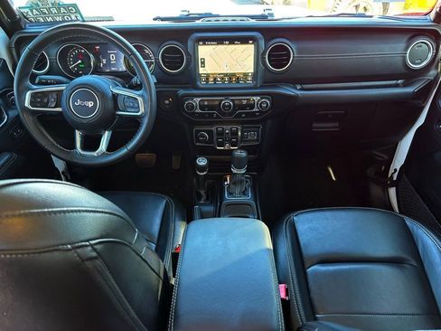 Used 2022 Jeep Wrangler Unlimited Sahara image 9