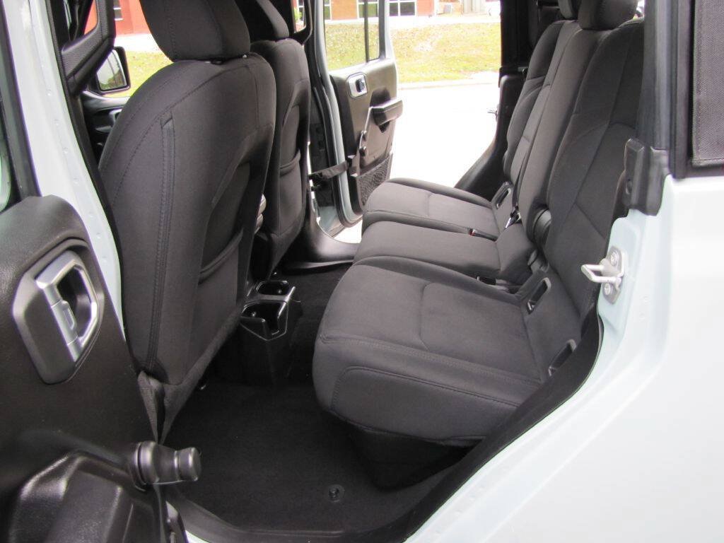 Used 2023 Jeep Gladiator Sport AWD/4WD image 17