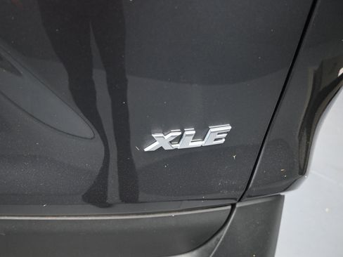 Used 2022 Toyota RAV4 XLE FWD image 24