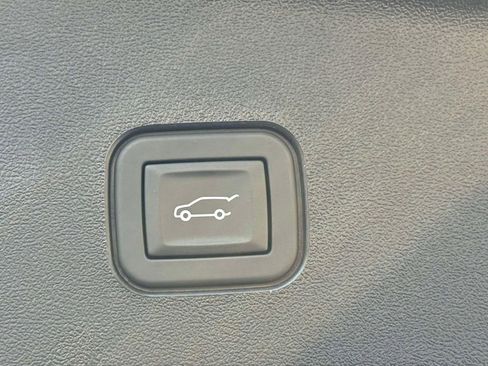 Used 2026 Cadillac Vistiq Platinum w/ LPO, Floor Liner Package AWD/4WD image 19