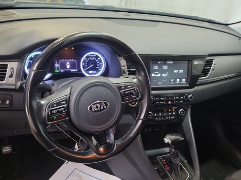 Used 2019 Kia Niro S Touring FWD image 6