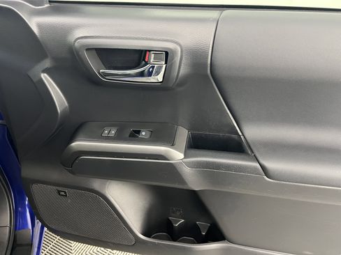 Used 2023 Toyota Tacoma TRD Sport image 23