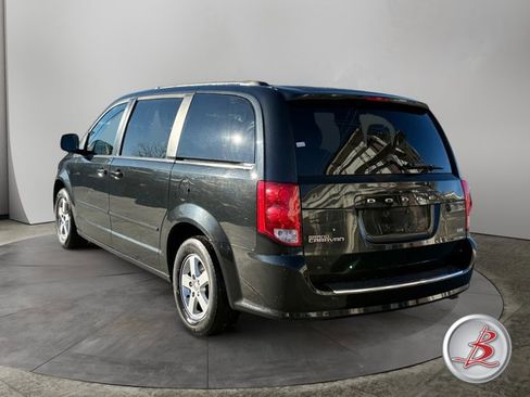 Used 2013 Dodge Grand Caravan SXT image 3