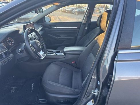 Used 2023 Nissan Altima 2.5 SV w/ SV Premium Package image 10