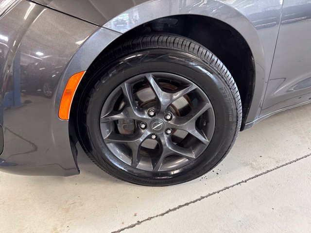 Used 2018 Chrysler Pacifica Touring Plus w/ S Appearance Package FWD image 34
