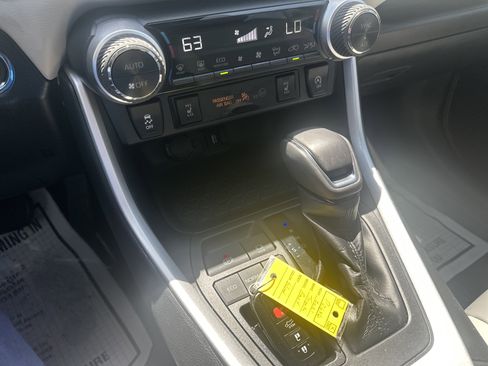 Used 2021 Toyota RAV4 XLE Premium FWD image 33
