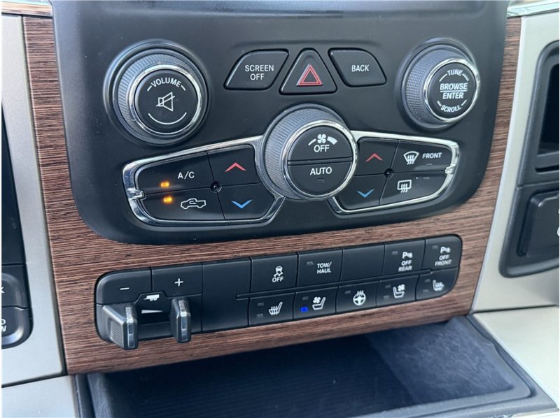 Used 2018 RAM 1500 Laramie w/ Convenience Group AWD/4WD image 41