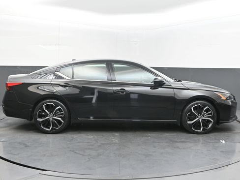 Certified 2023 Nissan Altima 2.5 SR FWD image 8