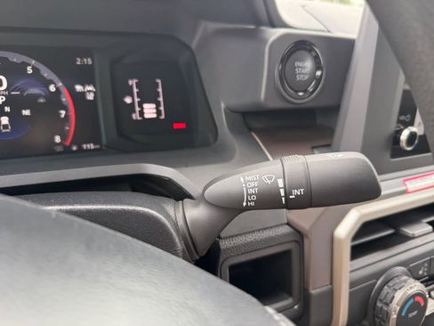Used 2024 Toyota Tacoma SR5 AWD/4WD image 18