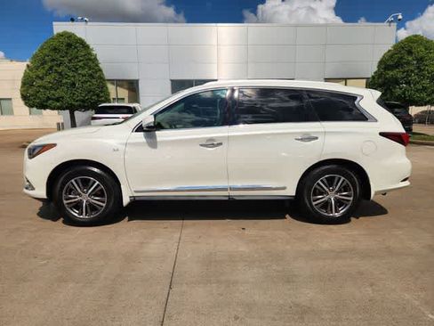 Used 2020 INFINITI QX60 Luxe w/ Essential Package FWD image 3