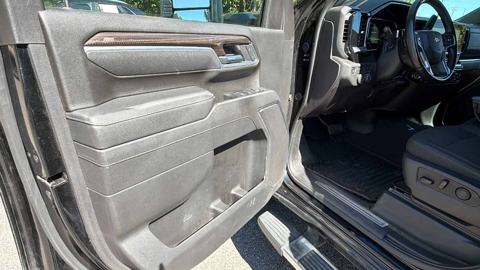 Used 2025 Chevrolet Silverado 2500 LT w/ Convenience Package AWD/4WD image 14