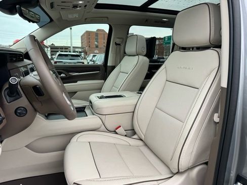 Used 2024 GMC Yukon XL Denali w/ Advanced Technology Package image 11