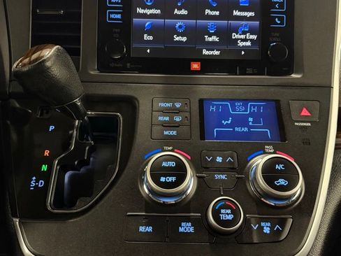 Used 2015 Toyota Sienna Limited image 31