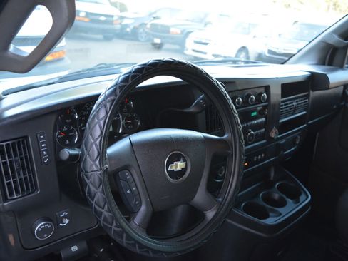 Used 2017 Chevrolet Express 3500 LS image 29