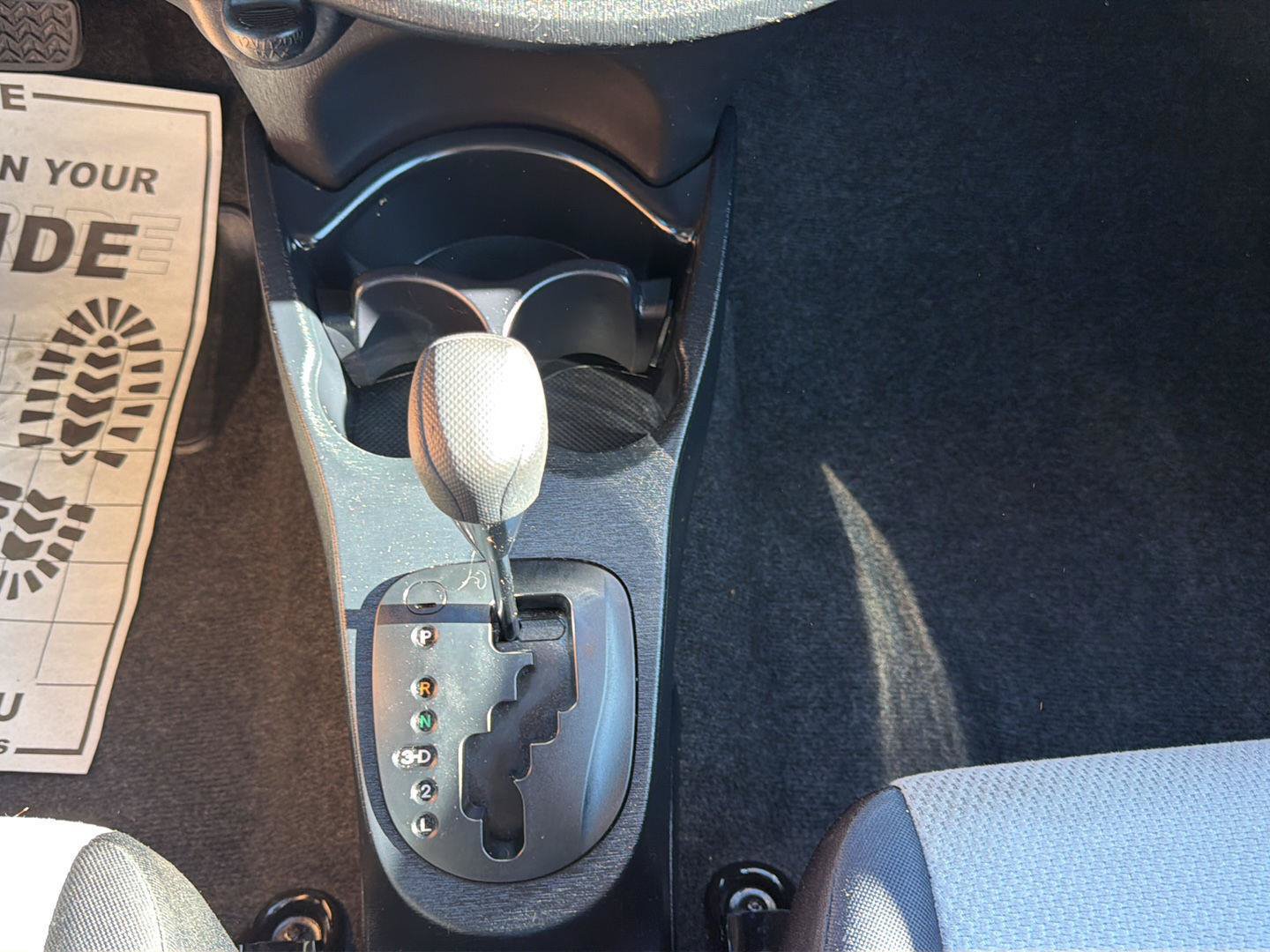 Used 2012 Toyota Yaris L FWD image 9
