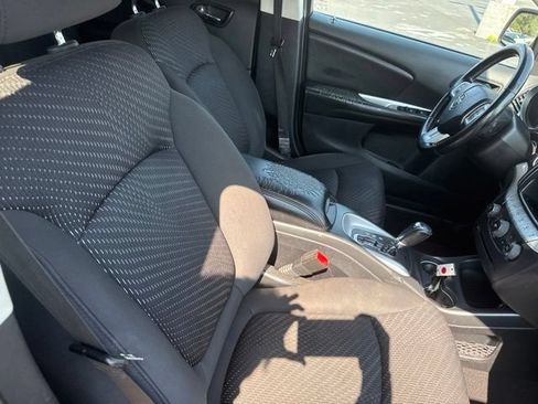 Used 2018 Dodge Journey SE w/ Connectivity Group FWD image 14