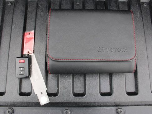 Used 2019 Toyota Tacoma TRD Sport image 39