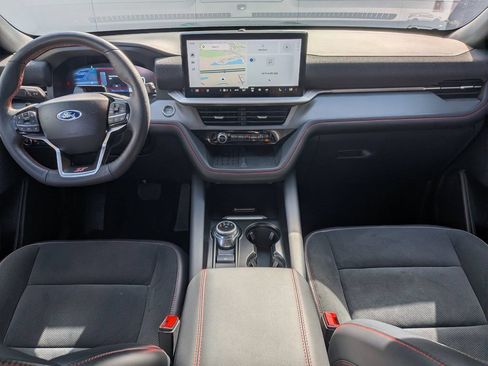 Used 2025 Ford Explorer ST RWD image 17