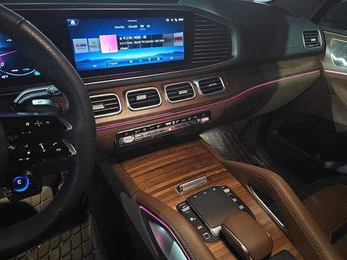 Used 2025 Mercedes-Benz GLS 63 AMG 4MATIC image 23