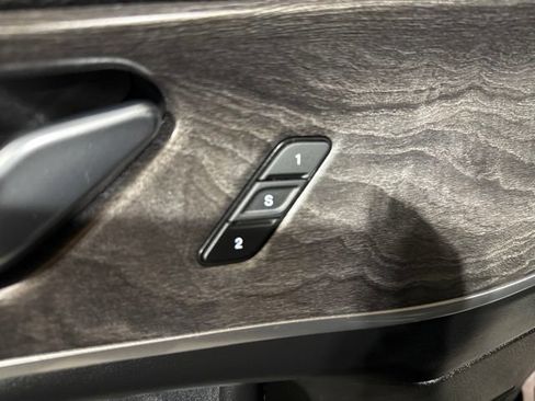 Used 2025 Jeep Grand Cherokee Limited w/ Luxury Tech Group II AWD/4WD image 5