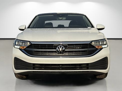 Used 2024 Volkswagen Jetta SE w/ Panoramic Sunroof Package FWD image 8