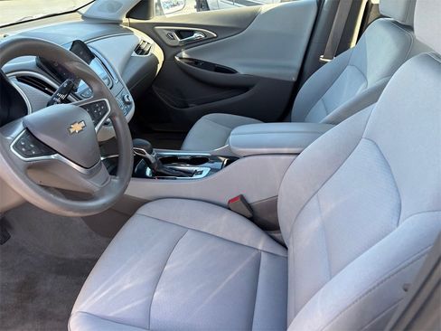 Used 2022 Chevrolet Malibu LT image 9