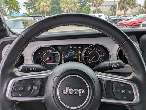 Used 2023 Jeep Gladiator Overland AWD/4WD image 26