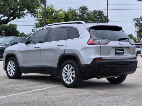 Used 2019 Jeep Cherokee Latitude w/ Popular Appearance Group FWD image 3