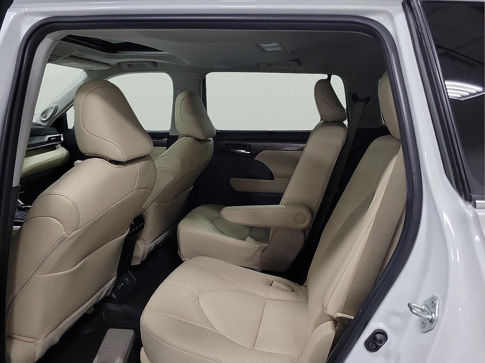 Used 2023 Toyota Highlander Limited AWD/4WD image 8