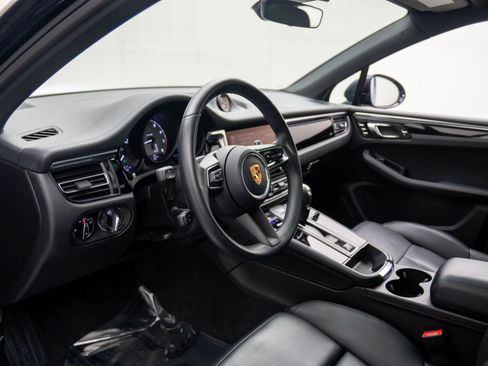 Certified 2022 Porsche Macan S image 4