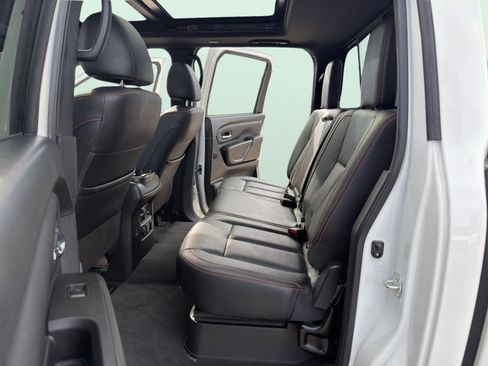 Used 2021 Nissan Titan PRO-4X w/ Pro-4x Convenience Package image 18