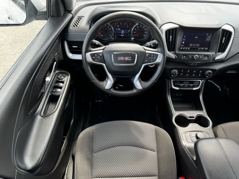 Used 2024 GMC Terrain SLE FWD image 11