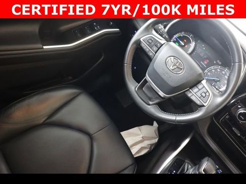 Used 2022 Toyota Highlander XLE image 18