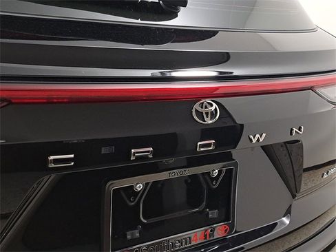 Used 2025 Toyota Crown Signia image 9